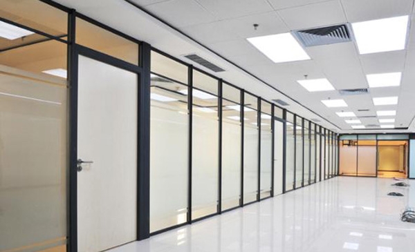 深圳广州装修办公玻璃隔断装修设计风格有几种